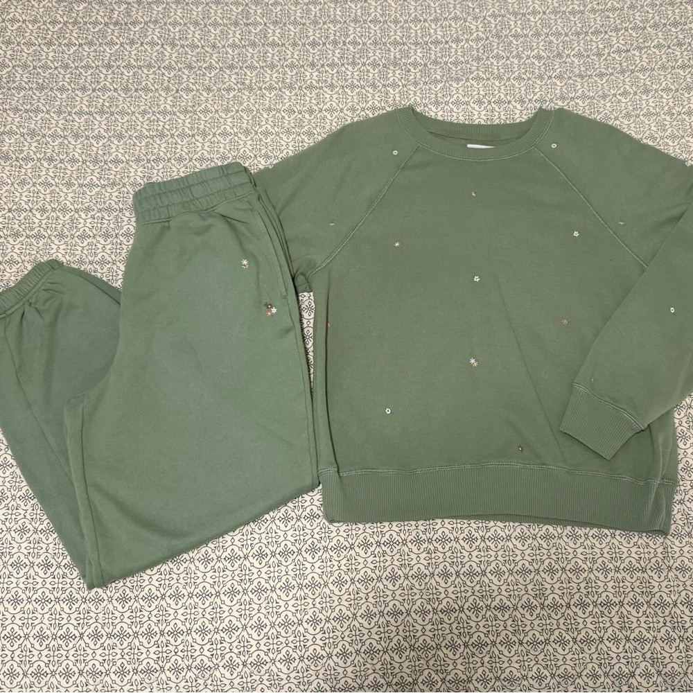 American Eagle Outfitters Olive Green Sweatpants & Joggers